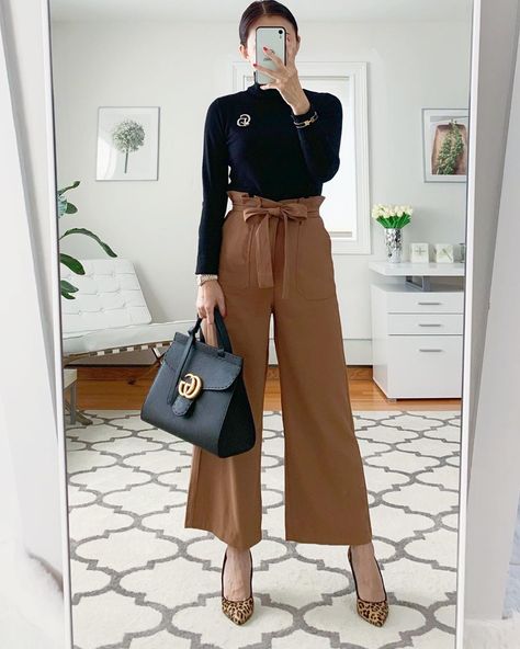 Black Paper Bag Pants Outfit Work, Wide Leg Paper Bag Pants Outfit, Paper Bag Pants Outfit Work, Paper Bag Waist Pants Outfit, How To Wear High Waisted Pants, Bag Pants Outfit, Paper Bag Pants Outfit, Camel Pants Outfit, Culottes Outfit