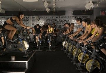 Which Ride is More Booty Shaking? SoulCycle vs. FlyWheel Cardio Playlist, Stationary Bike Workout, Boutique Fitness Studio, Cycling Studio, Spin Bike Workouts, Spin Studio, Fitness Boutique, Early Morning Workouts, Group Fitness Classes