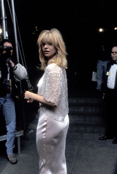 Goldie Hawn Hair, Goldie Hawn Kurt Russell, Best Met Gala Looks, Goldie Hawn, The Met Gala, Kate Hudson, Red Carpet Dresses, Hair Cuts, Hollywood