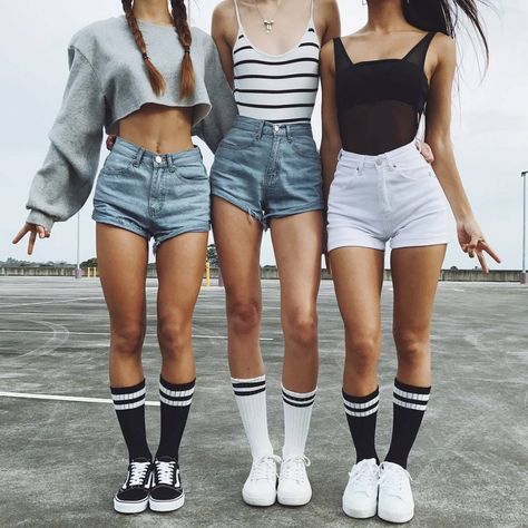 Adidas Socks Outfit, Sock Outfits, Frayed Denim, Street Fashion Photography, Fashion And Style, Looks Style, Outfits Casuales, 90s Fashion, Streetwear Fashion