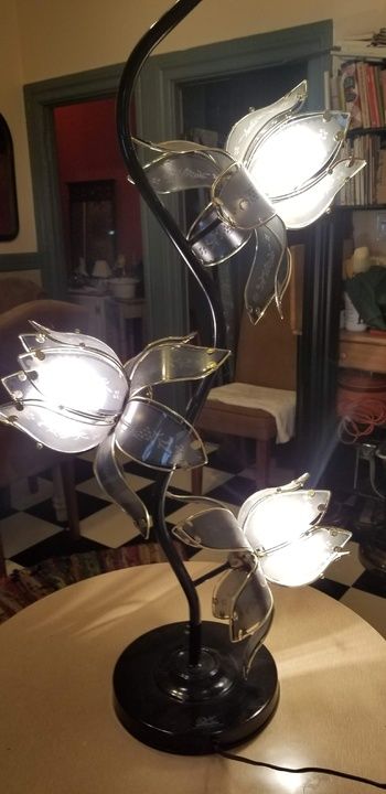 Flower Lamps, Desk Flowers, Lotus Lamp, Spring Living Room, Room Vibes, Flower Lamp, Home Room Decor, Floor Table, Overhead Lighting