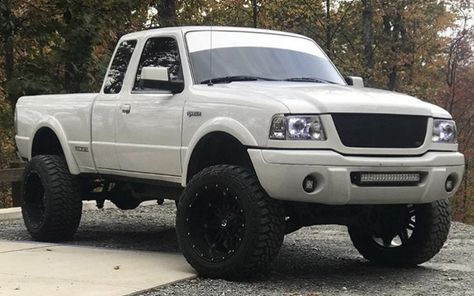 Cool Ford Ranger, Ford Ranger Ideas, Ford Ranger Mods, Ford Ranger Modified, Kids Vehicles, Dangerous Stunts, Ford Ranger Lifted, Custom Ford Ranger, Ranger 2010