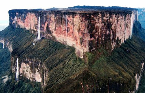 This tabletop mountain is one of the oldest mountains on Earth, dating back two billion years when the land was lifted high above the ground by tectonic activity. The sides of the mountain are sheer vertical cliffs, with several waterfalls, making it nearly impossible to climb. Monte Roraima, Mount Roraima, Socotra, The Lost World, Breathtaking Places, Sanya, Bagan, Oh The Places Youll Go, Places Around The World