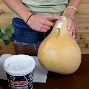 How To Paint Gourds, Painted Gourds Ideas Patterns, Gourd Art Patterns, Gourd Art Ideas, Gourd Baskets, How To Dry Gourds, Gourds Diy, Snowman Gourds, Gourd Carving