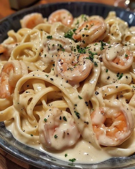 Healthy Food Recipes Shrimp Fettuccine Alfredo, Shrimp Fettuccine, Shrimp Alfredo, Fettuccine Pasta, Large Shrimp, Fettuccine Alfredo, Food Babe, Alfredo Pasta, Food Therapy