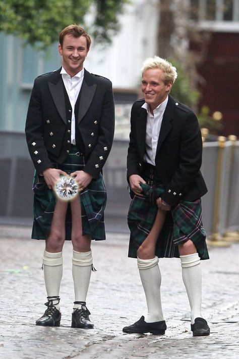 Made In Chelsea star Francis Bouelle stayed true to his name while filming scenes with Jamie Laing in London o Scottish Mens Fashion, Model Men Photography, Hot Scottish Men, Kilted Men, Odd Pics, Jamie Laing, Scotland Men, Great Kilt, Guys In Skirts