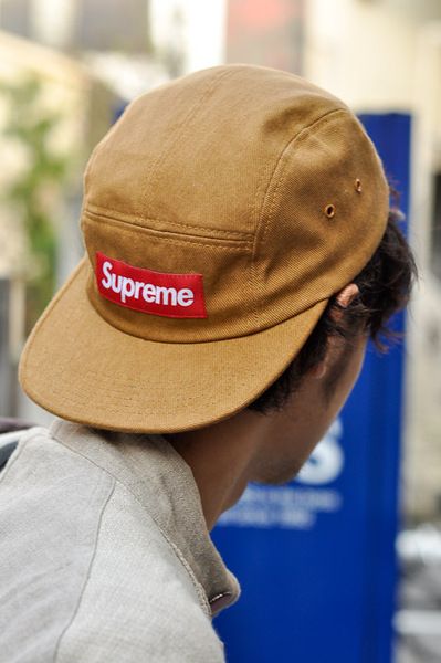 supreme.cap.style Cap Outfit Men, Supreme Clothing, Supreme Brand, Supreme Hat, Cap Outfit, Male Style, Camp Style, Swag Men, Cap Collection