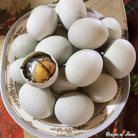 How to Make Balut - Recipe Ni Juan Balut Egg Aesthetic, Balut Egg Philippines Aesthetic, Filipino Foods Aesthetic, Balut Egg, Filipino Food, Estofado Recipe, Filipino Egg And Tomato, Balut Egg Philippines, Garlic Butta Soaked Eggs