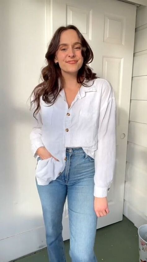 How To Tuck In Button Down Shirt Women, Cool Look, Dress Alterations, Shirt Tucked In, Fashion Hacks, Shirt Dress Casual, How To Wear Scarves, Tee Outfit, A Button