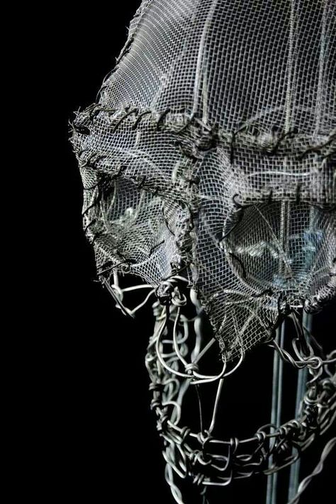 Frederico Carbajal Wire Portraits, Wire Ideas, Sculpture Projects, Bone Art, 3d Studio, Human Skull, Wire Sculpture, Skull And Bones, Memento Mori