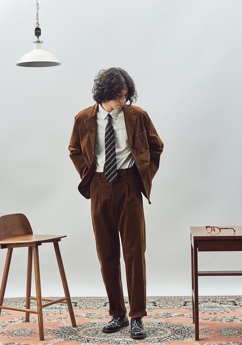 Vintage Modern Outfits Men, Cord Suit Mens, French New Wave Fashion Men, Corduroy Suits For Men, Men's Alternative Fashion, Men Tie Outfit, Corduroy Outfit Men, Brown Outfits Men, Corduroy Clothes