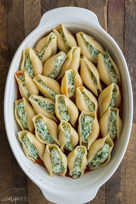 Stuffed Shells Aesthetic, Italian Christmas Dinner Recipes, Shell Noodles, Rolled Pasta, Pasta Shells Stuffed, Italian Christmas Dinner, Ricotta Stuffed Shells, Ricotta Spinach, Stuffed Shells Ricotta