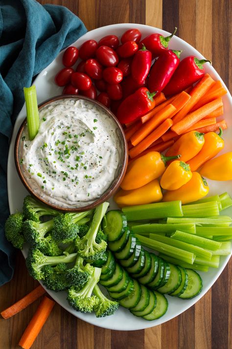 Ranch Dip Cocktail Snacks, Greek Yogurt Ranch Dip, Vegetable Dip Recipe, Homemade Ranch Dip, Ranch Dip Recipe, Dips Recipes, Vegetable Dips, Delicious Dips, Delicious Dips Recipes