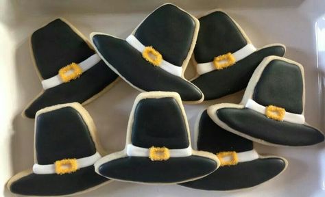 Pilgrim Hat Cookies Decorated, Pilgrim Hat Cookies, Hat Cookies, Turkey Cookies, Thanksgiving Pilgrims, Pilgrim Hat, Thanksgiving Cookies, Fall Cookies, Cookie Frosting