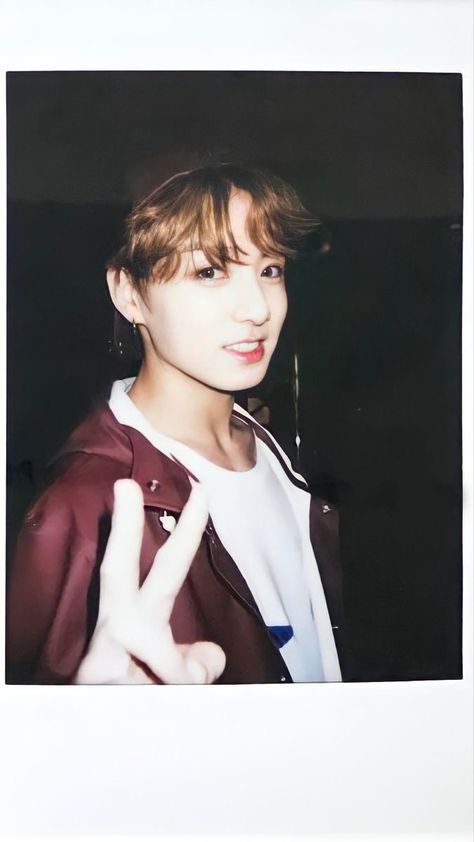 Teenage Jungkook, 2017 Jungkook, Jungkook 2017, Bts Polaroid, Bts Birthdays, Jeon Jeongguk, Foto Jungkook, Baby Star, Bts Jungkook