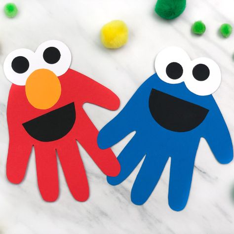 This handprint Elmo and Cookie Monster craft is a perfect activity for a Sesame Street birthday party! It's a simple DIY craft that comes with a free printable template to make it even easier! #simpleeverydaymom #handprintcrafts #sesamestreet #birthdayparty #elmo #ece #earlychildhood #teachingkindergarten #preschool #preschoolers #prek #teacher Cookie Monster Craft, Elmo Craft, Sesame Street Crafts, Prek Teacher, Monster Craft, Elmo And Cookie Monster, Anniversaire Diy, Sesame Street Birthday Party, Toddler Arts And Crafts