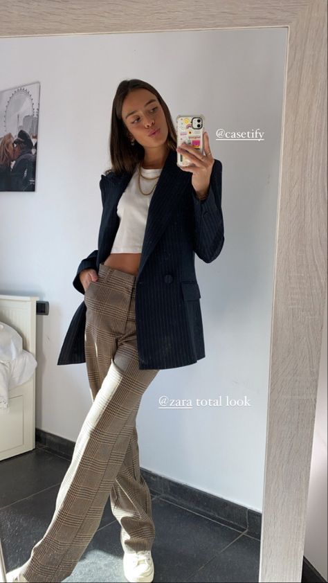 Classic Office Outfits, Cute Office Outfits Young Professional, Job Interview Outfit For Women Casual, Young Professional Outfits Casual, Business Casual Chic, Internship Outfit, Conference Outfit, Young Professional Outfits, Cute Office Outfits