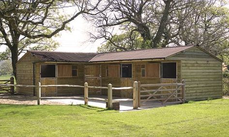 Small Stable Yard Ideas, Stable Block Ideas, Stable Yard Ideas, Small Stable Ideas, House With Stables, Horse Stables Design, Sheep House, Small Horse Barns, Stable Yard