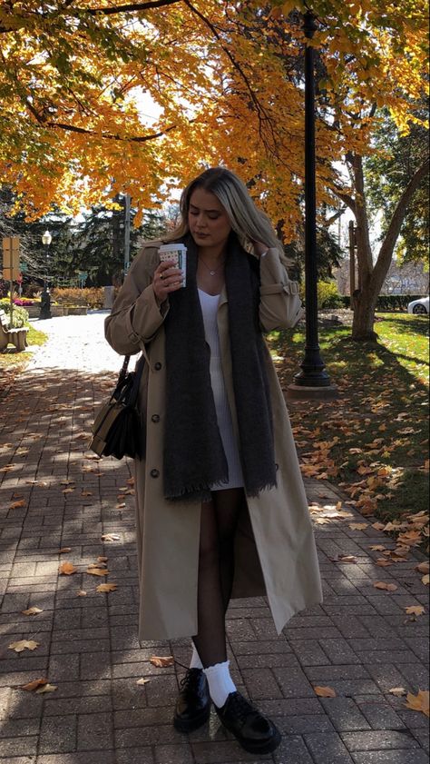 Emerald Green Trench Coat Outfit, Trench Coat And Loafers Outfit, Scarf With Trench Coat, Trench Coat And Scarf Outfit, Trench Coat Scarf Outfit, Mid Length Trench Coat Outfit, London Fog Trench Coat Outfit, Fall Outfits Trench Coat, Zara Trench Coat Outfit