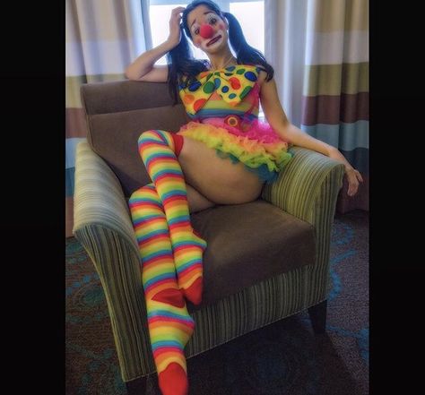 Clowncore Outfit, Clown Costume Women, Clown Pics, Angry Women, Female Clown, Black Suspenders, Cute Clown, Neon Fashion, Clown Costume