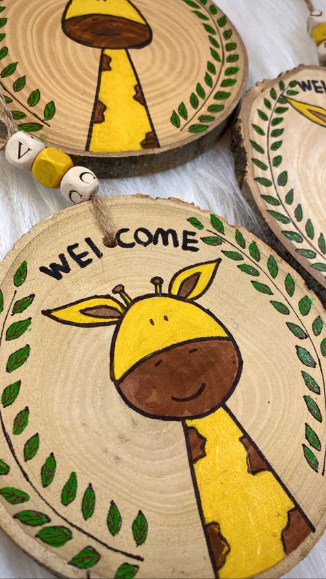 Wood Slice Art Decor, Wood Log Crafts, Painting Wooden Letters, Paper Crafts Magazine, Diy Crafts Love, Boho Crafts Diy, Coaster Art, Craft Booth Displays, Wood Slice Art