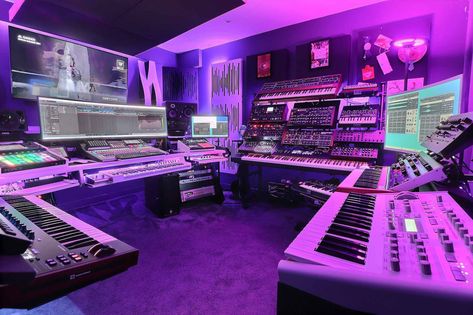 Talk Show Studio Design, Girly Music Studio, Pink Recording Studio, Pink Music Studio, Music Producer Aesthetic, Home Recording Studio Setup Ideas, Music Studio Room Aesthetic, Producer Aesthetic, Music Producer Studio