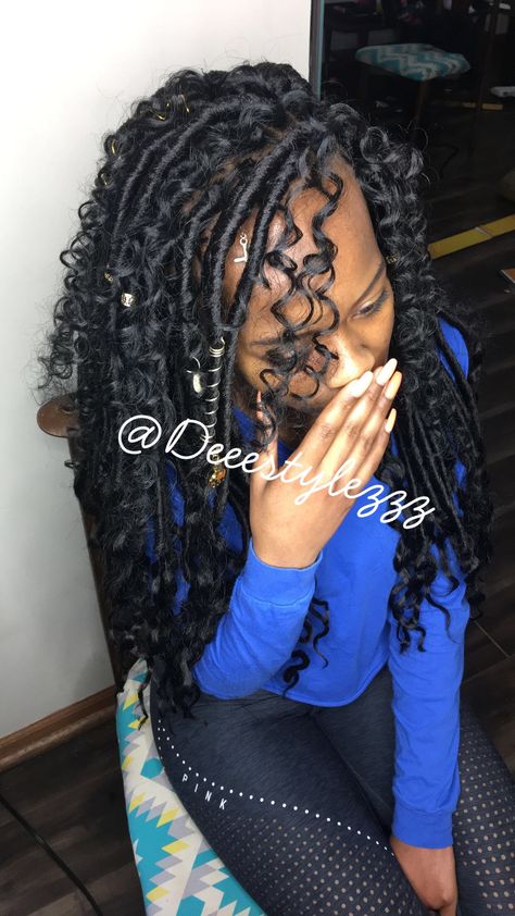 ‼️‼️‼️ #fauxlocs #bohemianlocs #half&half #crochethairstyles #crohetfauxlocs #hairstylist #hairstyles #locstylesforwomen #locs #hairstyling #chicagostylist #hairart ❤️❤️❤️ #locs #blackwomen #women #gypsylocs #loc #locstyles #styling #happywoman #prettyhair #hair Cute Fox Locs Hairstyles, Long Fox Locs Hairstyles, Criss Cross Faux Locs, Fox Locks Braids Faux Locs Crochet, Rough Faux Locs, Faux Dreads, Natural Hair Moisturizer, African American Beauty, American Hairstyles