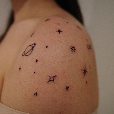 Miniature Tattoos, Cute Simple Tattoos, Planet Tattoos, Inspiration Tattoos, Tattoos Geometric, Shoulder Tattoos For Women, Up Tattoos, Design Tattoo, Dope Tattoos