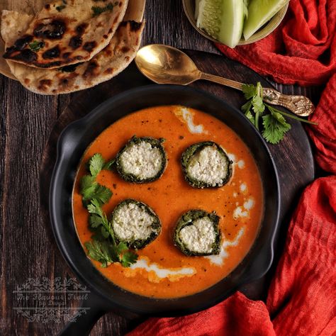 Kefta Recipe, Paneer Kofta, Black Cookware, Gastronomic Food, English Prepositions, Indian Curries, Sanjeev Kapoor, Food Decor, Garlic Recipes