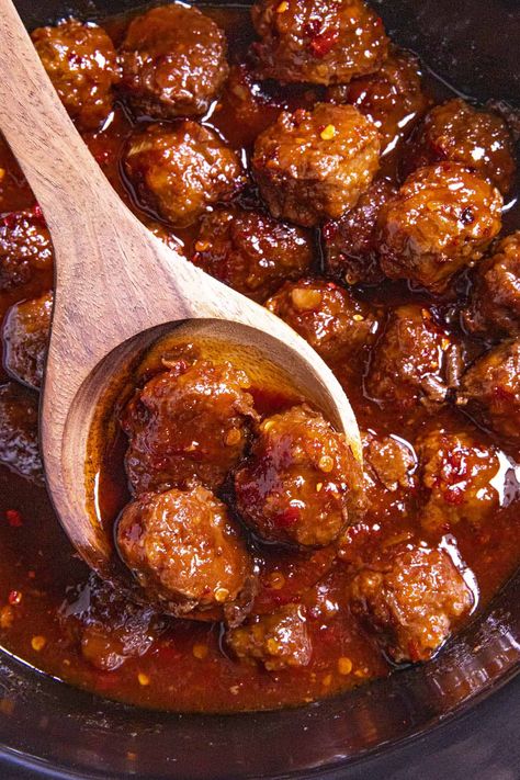 This recipe for meatballs with grape jelly is easy to make with frozen or homemade meatballs (recipe included), the perfect party appetizer, and customizable! Grape Meatballs, Meatballs With Grape Jelly, Recipe For Meatballs, Jelly Meatball Recipe, Grape Jelly Meatballs Recipe, Frozen Meatball Recipes, Homemade Meatballs Recipe, Jelly Meatballs, Grape Jelly Meatballs