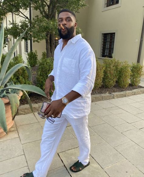 White linen pants men Guys Cruise Outfits, All White Miami Outfit, Linen For Men Casual, Spain Men Outfits, Morocco Outfit Ideas Men, Dubai Mens Fashion, Mykonos Style Fashion, Mens Concert Outfit Rap, Mens Outfits Vacation