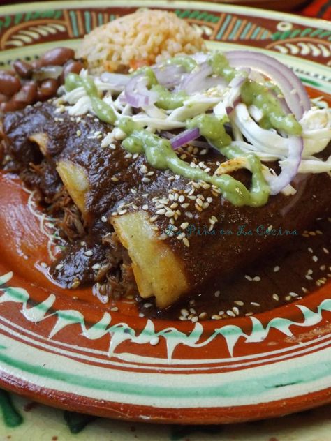 Oaxacan-Style Enchiladas~Enmoladas Oaxacan Food, Chile Food, Lent Food, Guacamole Sauce, Mexican Enchiladas, Enchiladas Suizas, Cultured Food, Chicken Mole, Latin American Recipes