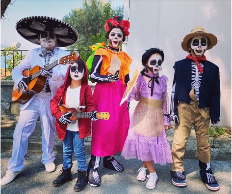 Coco Inspired Halloween Costumes, Coco Disneybound, Coco Outfit, Adams Family Halloween, Pixar Costume, Coco Costume, Costumes 2023, Coco Disney, Hallowen Party