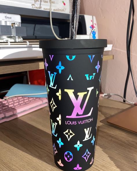 Designer LV Louis Vuitton tumbler svg png cute elegant tumbler Gucci Tumbler Cup, Louis Vuitton Starbucks Cup, Louis Vuitton Tumbler Cup, Starbucks Cups Collection, Bedroom Reference, Louis Vuitton Tumbler, Louis Vuitton Tattoo, Lv Tumbler, Bling Cups