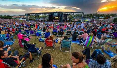 Perfect Vodka Amphitheatre is a hugely famous and popular music venue in West Palm Beach, Florida. The place to be if you want to attend a music concert or any other high class performances. This open air music venue can seat 19,000 people and it is a modern amphitheatre owned by South Florida Fairgrounds. Lawn Concert Outfit, Lawn Concert, Festival Activities, Concert Outfit Fall, Backpack Beach Chair, Outdoor Festival, Concert Ideas, Outdoor Music, Outdoor Theater