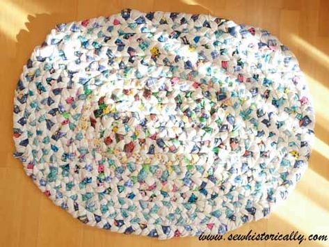 Braided Rag Rug Diy, Braided Rug Tutorial, Braided Rug Diy, Braided Rag Rugs, Reading Diy, Rug Tutorial, Crochet Christmas Gifts, Diy Braids, Braided Rug