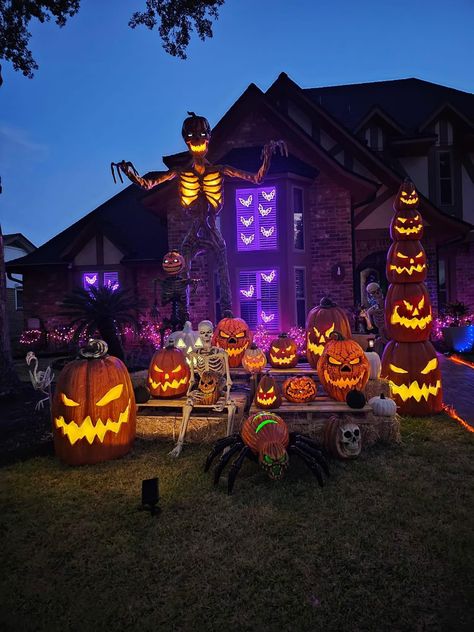 Celtic Festival, Halloween Outside, Casa Halloween, Halloween Wishes, Halloween Facts, Creepy Halloween Decorations, Halloween Yard Decorations, Scary Halloween Decorations, Halloween Party Diy