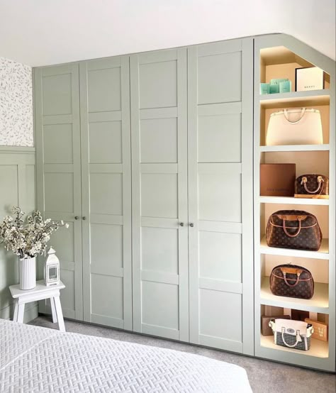 Built In Cupboards Bedroom, Built In Wardrobe Doors, Ideas Armario, Diy Closet Doors, Bedroom Built In Wardrobe, Ikea Wardrobe, Neutral Bedroom Decor, Sage Green Bedroom, Built In Cupboards