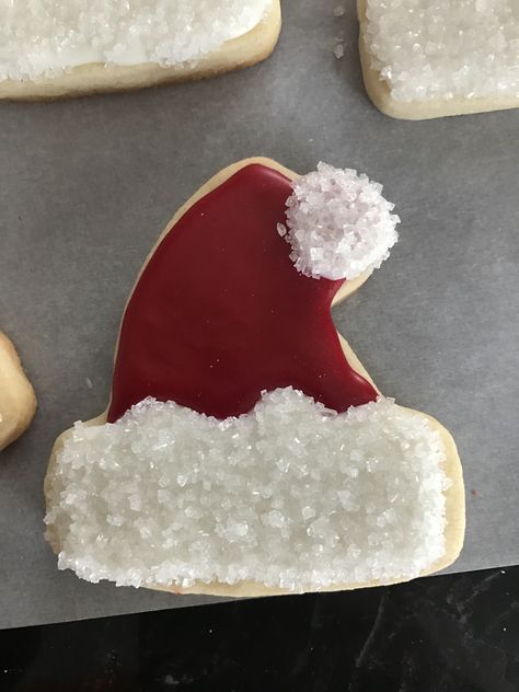 Santa hat cookie Santa Hat Cookies, Christmas Cookies Sugar, Cookies With Icing, Christmas Cutout Cookies, Christmas Sugar Cookies Decorated, Flooding Cookies, Cute Christmas Cookies, Royal Iced Cookies, Christmas Cutouts