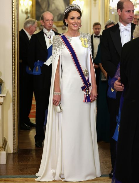 Best Evening Gowns, Lovers Knot Tiara, Düşes Kate, Princesse Kate Middleton, William E Kate, Estilo Real, Princess Kate Middleton, Catherine Elizabeth Middleton, فستان سهرة