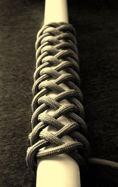 Turks Head Knot, Paracord Wrap Handle, Parachute Cord Crafts, Paracord Weaves, Paracord Projects Diy, Camping Knots, Paracord Bracelet Patterns, Paracord Bracelet Tutorial, Paracord Braids