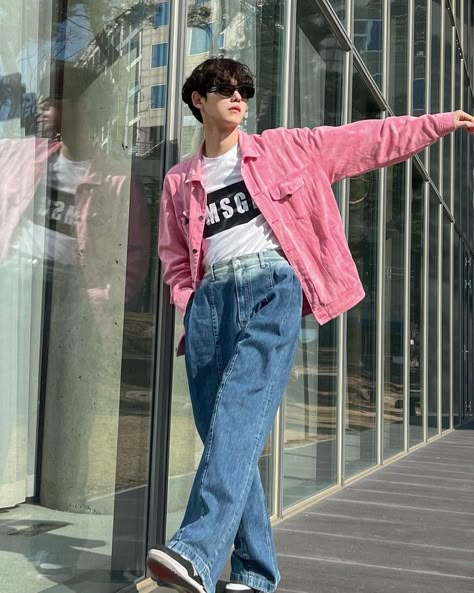 Pink Male Outfit Casual, Bimbocore Outfits Male, Pastel Punk Outfits Male, Pastel Fashion Men, Pink Pants Outfit Men, Pink Outfits Men, Pink Outfit Men, Vaporwave Outfit, Outfits For Males