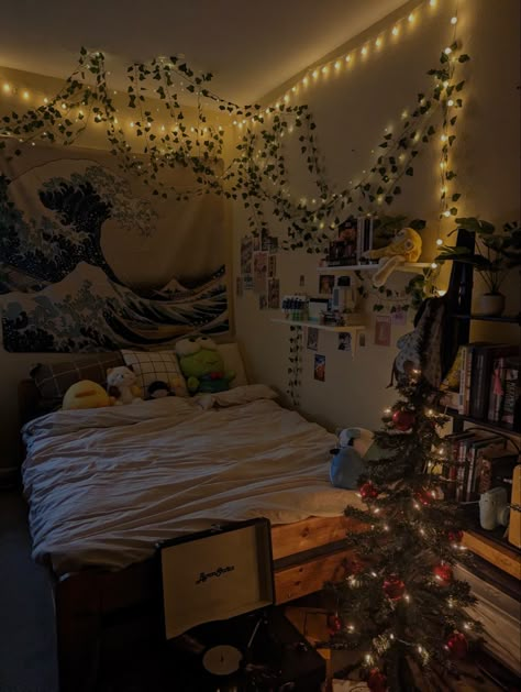 Zimmer Diy, Dream Bedroom Inspiration, Fairy Lights Bedroom, Chill Room, Home Decor Aesthetic, Teenage Room, Aesthetic Home Decor, Wallpaper Home Decor, Room Redesign