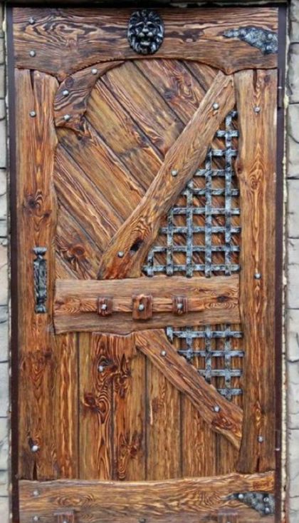 Carved Doors Wooden, Rustic Entry Doors, Medieval Door, Rustic Wood Doors, Castle Doors, Old Wooden Doors, Cool Doors, Carved Doors, Christmas Potpourri