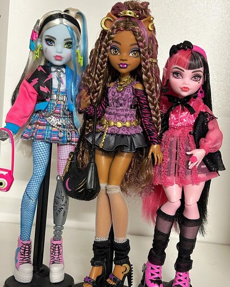 Clawdeen Restyle, Happy 1 Year Anniversary, Monster High Doll Clothes, Arte Monster High, Moster High, Bratz Inspired Outfits, Custom Monster High Dolls, Monster High Art, Monster High Characters