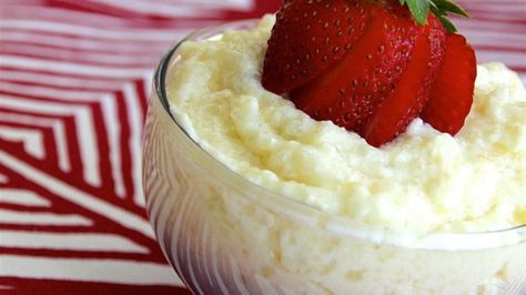 Classic vanilla-flavored tapioca pudding is made with very little hassle in a slow cooker using this simple recipe. Tapioca Recipe, Potato Rolls Recipe, Tapioca Recipes, Tapioca Pudding, Crock Pot Desserts, Slow Cooker Desserts, Make Ahead Desserts, Pudding Recipe, Crock Pot Cooking