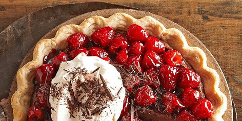 Chocolate Desserts Fancy, Raspberry Recipes Dessert, Rich Chocolate Dessert, Chocolate Meringue Pie, Baking Recipes Pie, Cannoli Recipe, Favorite Pie Recipes, Raspberry Desserts, Best Chocolate Desserts