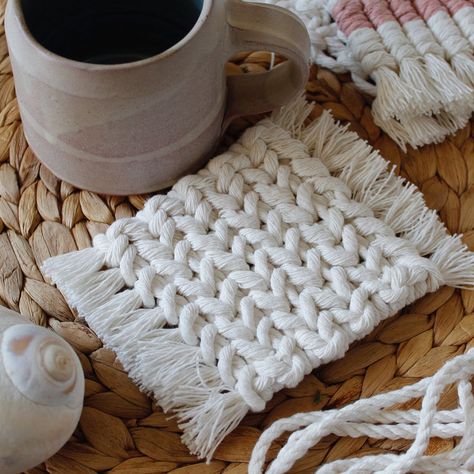 DIY macrame coaster tutorial Diy Home Decor Gifts Ideas, Macrame Coaster Pattern, Macrame Coaster Patterns Free, Easy Macrame Gift Ideas, Macrame Pot Holder Tutorial, Macrame Square Coaster, 4mm Macrame Cord Projects, Macrame Things To Make, Macrame Trivet Diy