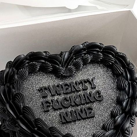 Black Birthday Cake Aesthetic Vintage, Black Virgo Cake, Black And Silver Heart Cake, Emo Bday Cake, Black Scorpio Cake, 29 Birthday Aesthetic, 29 And Fine Birthday Ideas, Black Heart Shaped Birthday Cake, 29 Birthday Cake Ideas