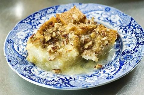 Pioneer Woman Bread Pudding, Pioneer Woman Bread, Sourdough Bread Pudding, Pioneer Woman Desserts, The Pioneer Woman Cooks, Whiskey Sauce, Bread Pudding Easy, Bread Sauce, Cream Sauce Recipes